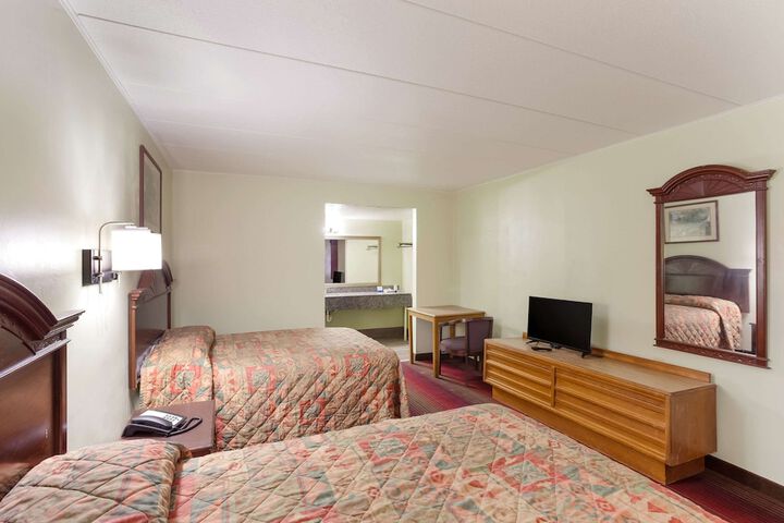 2 Double Beds (6 of 8)