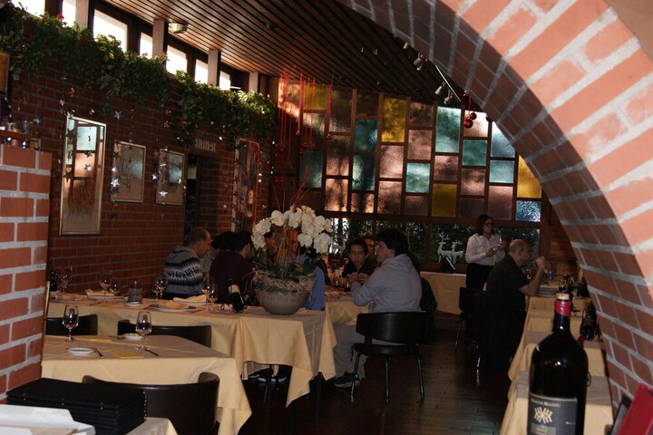 Dining 51 of 98