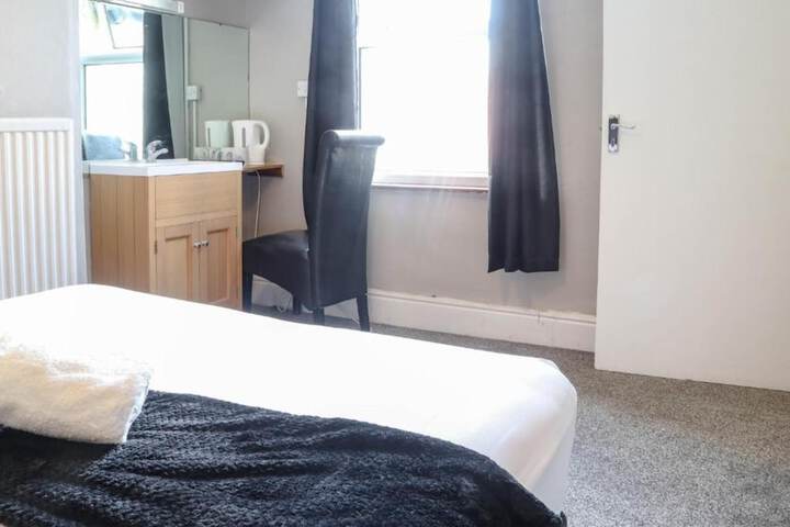 Room 17 of 100