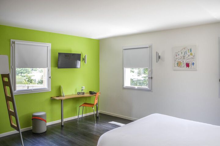 Room 17 of 36