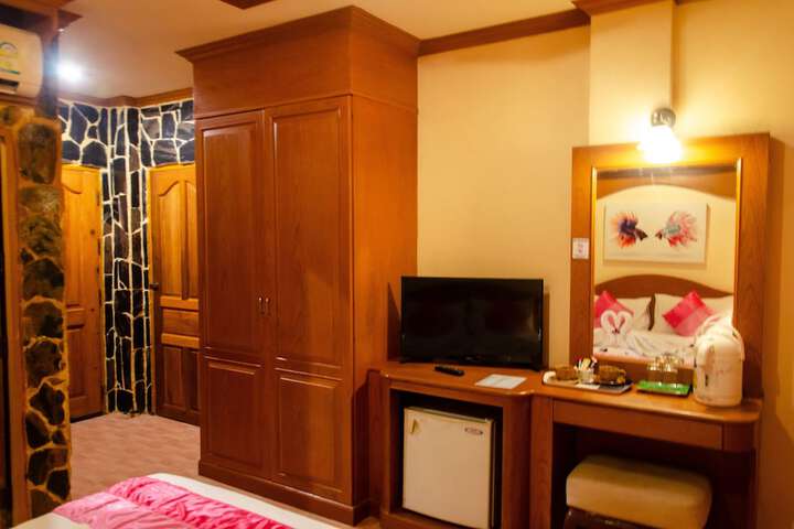 Room 83 of 137