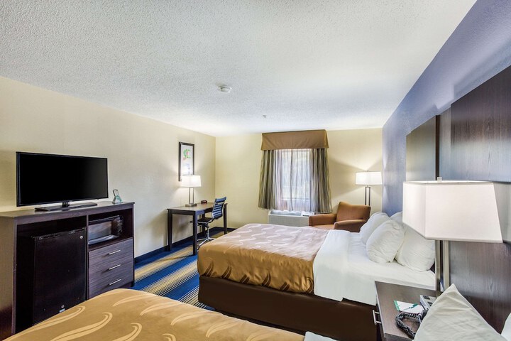 Standard Room, King or Two Doubles (3 of 8)