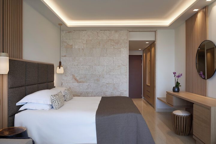 Room 34 of 180
