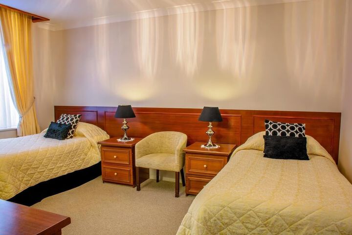 Room 9 of 32