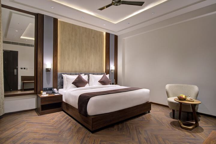 Room 12 of 37