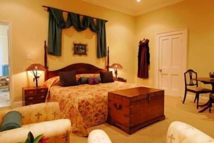 Room 4 of 28