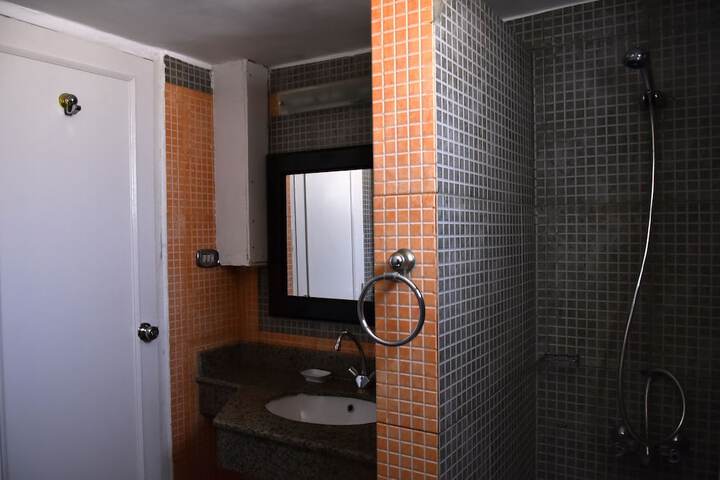 Room 7 of 28