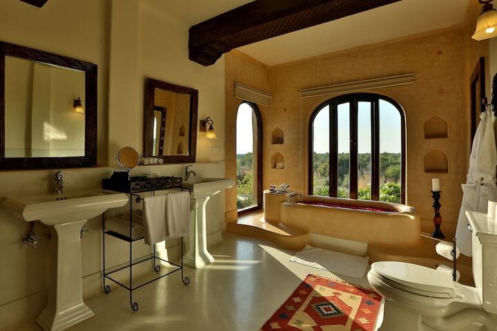 Room 30 of 65