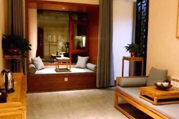 Room 2 of 6