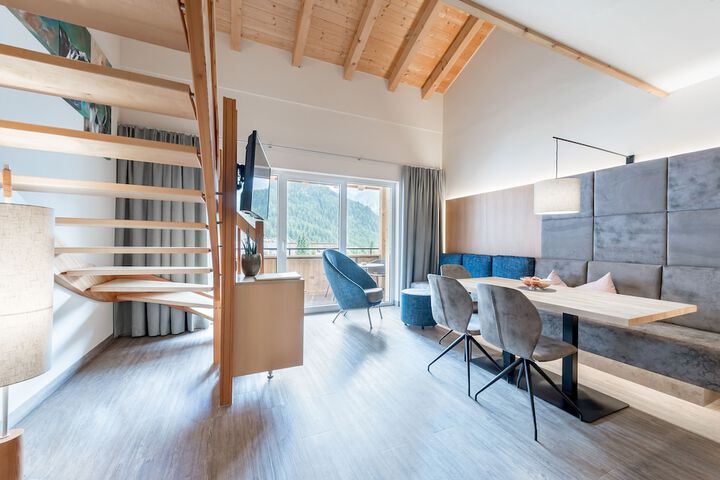 Room 4 of 74