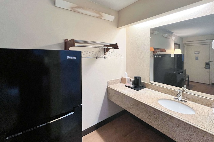 Room 10 of 12