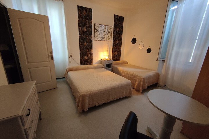 Room 27 of 71