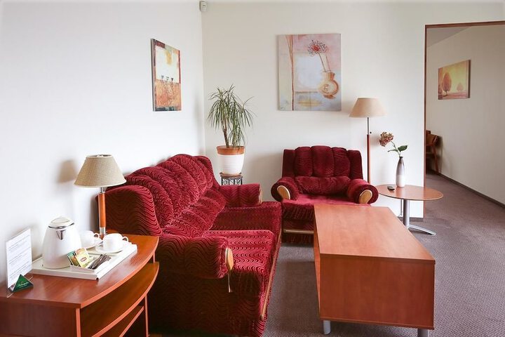 Room 16 of 38