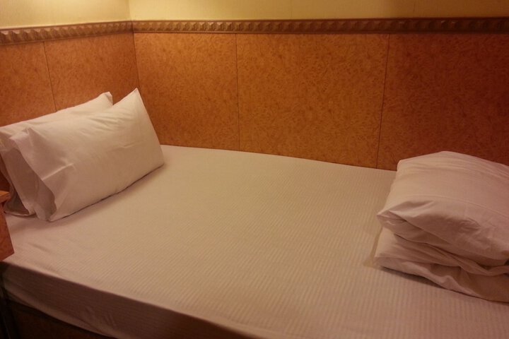 Room 11 of 30