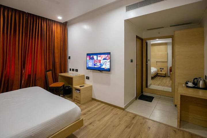 Room 5 of 15