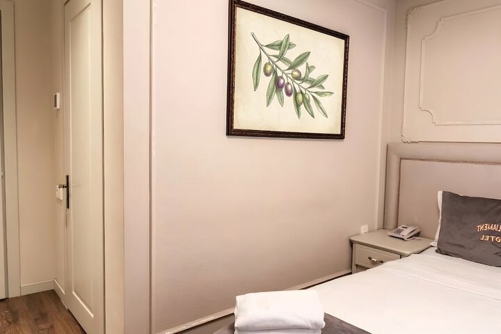 Room 15 of 25