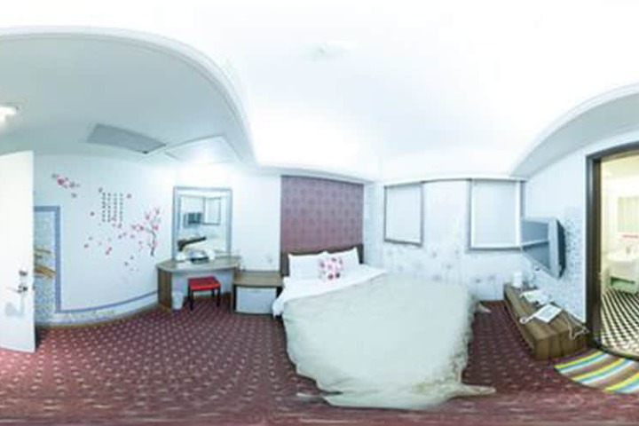 Room 16 of 52