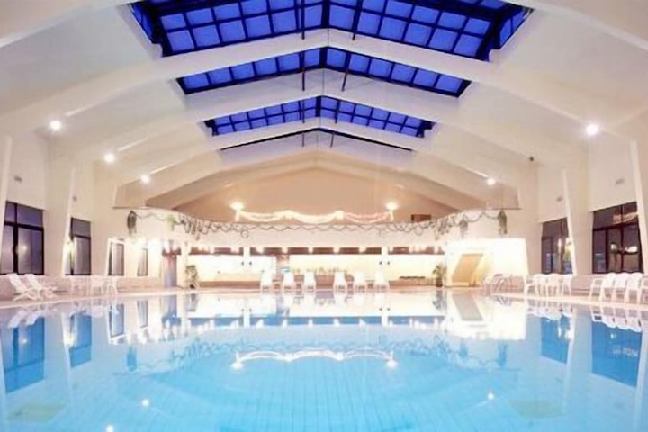 Pools & Facilities