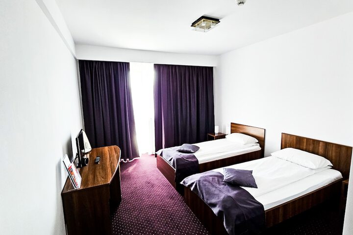 Room 9 of 17
