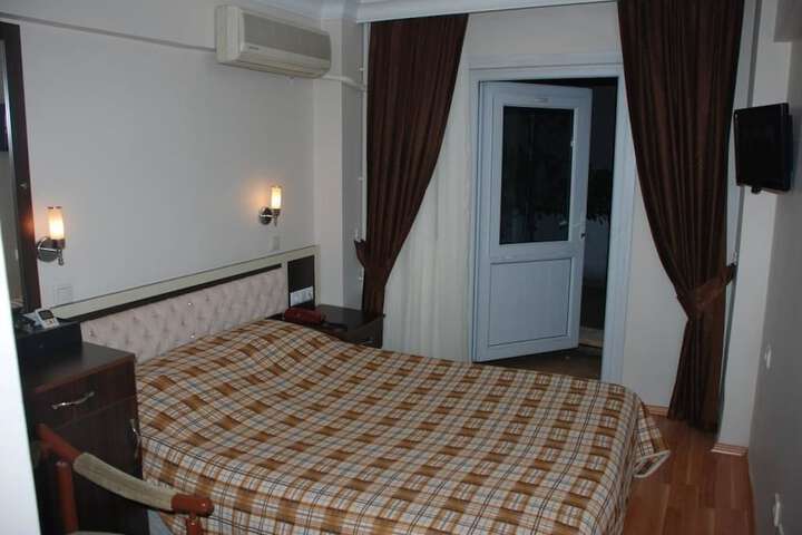 Room 10 of 26