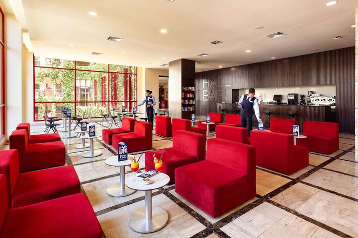Lounge 70 of 80