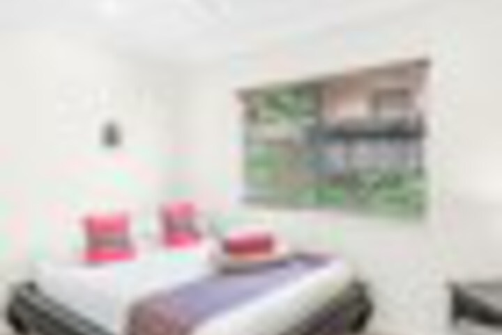 Room 5 of 78