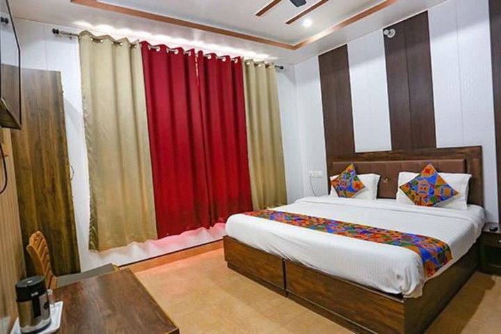 Room 15 of 34