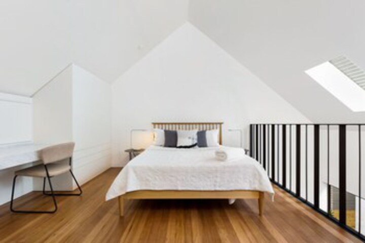 Room 9 of 11