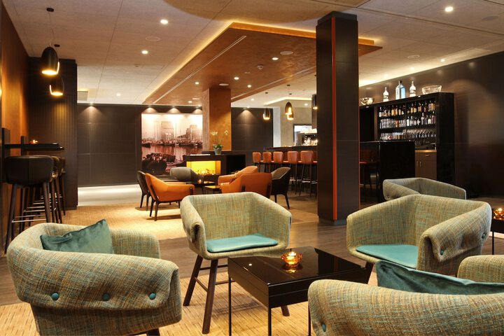 Lounge 41 of 60