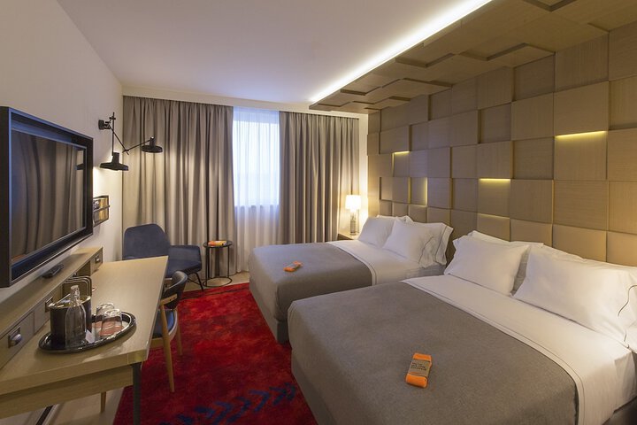 Room 3 of 48