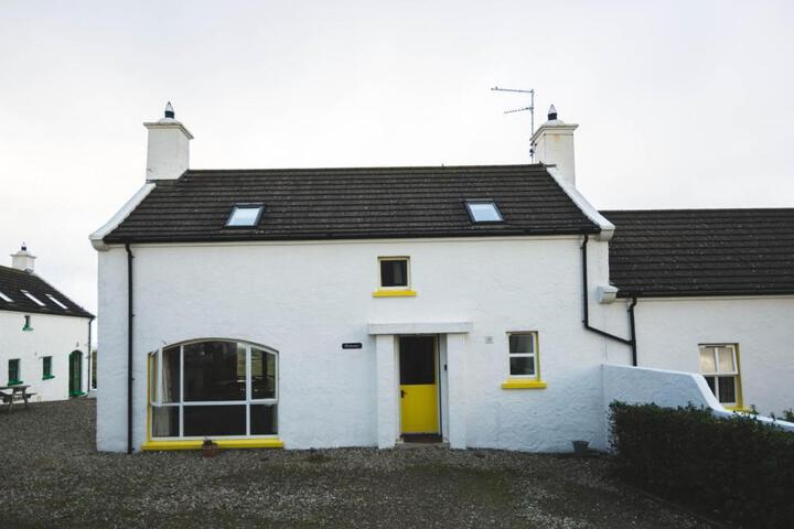 BALLYLINNY HOLIDAY COTTAGES