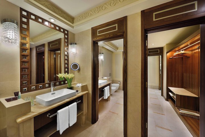 Room 42 of 109