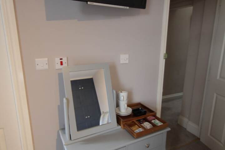 Room 12 of 28