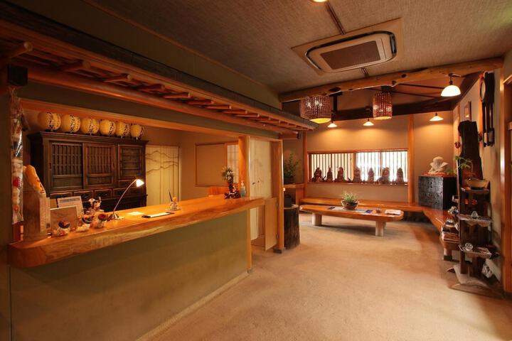 Entrance & Lobby