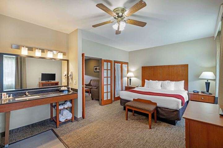 1 King Bed Suite (37 of 44)