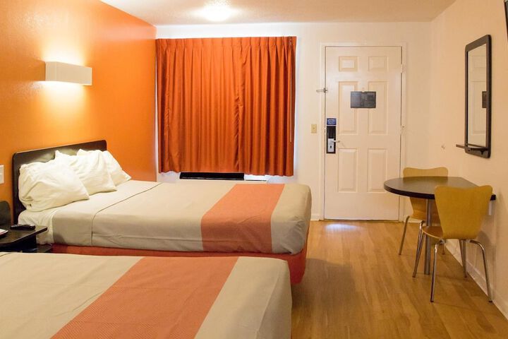 Room 21 of 35