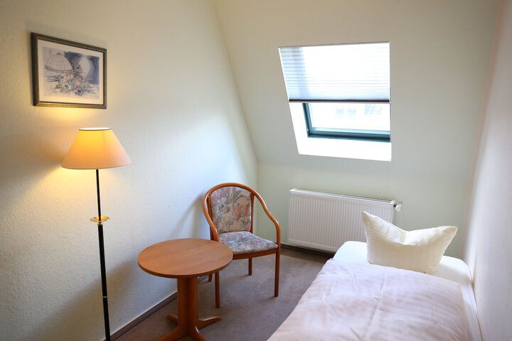 Room 6 of 32