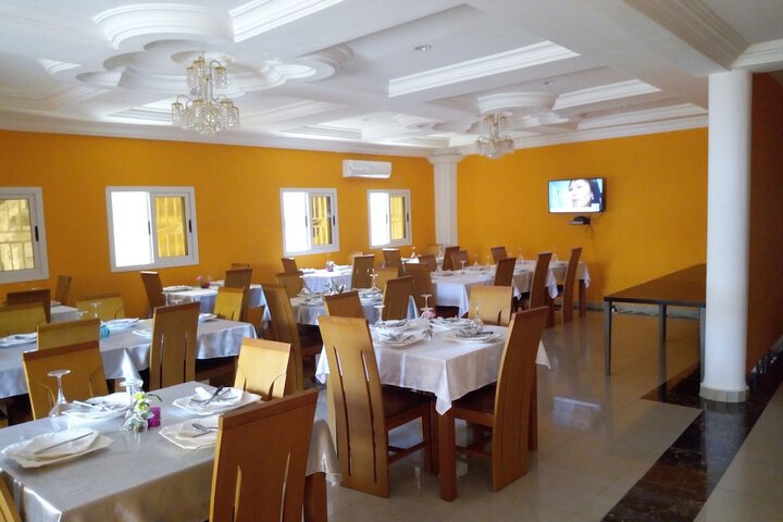 Dining 17 of 20