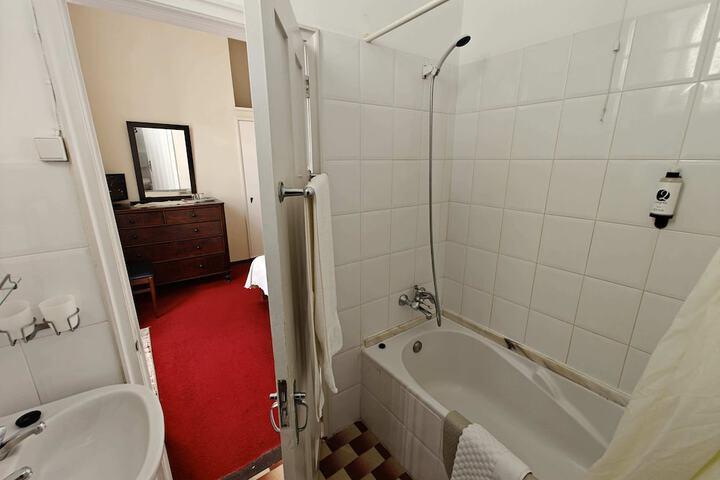 Room 106 of 141