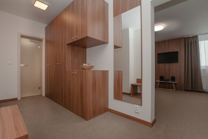 Room 8 of 49