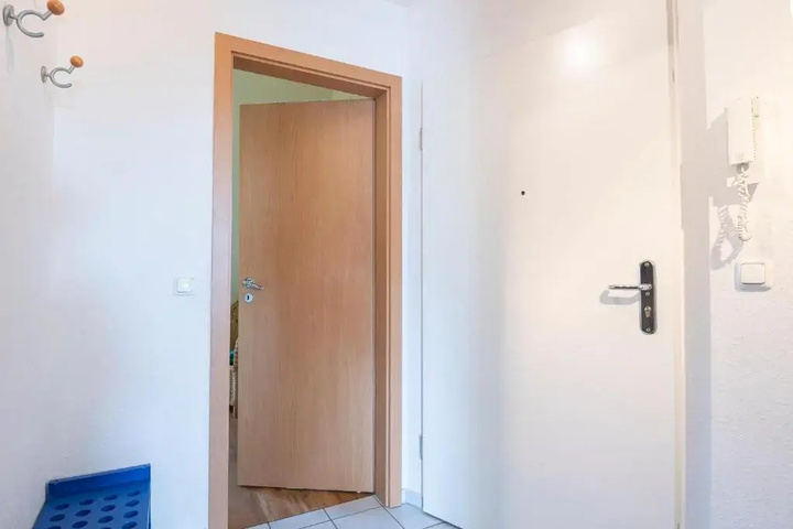 Room 8 of 16