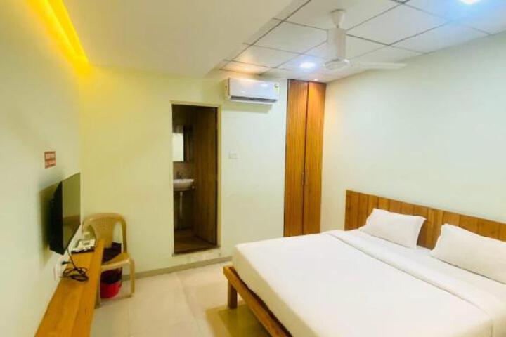 Hotel Gurusparsh Lodging
