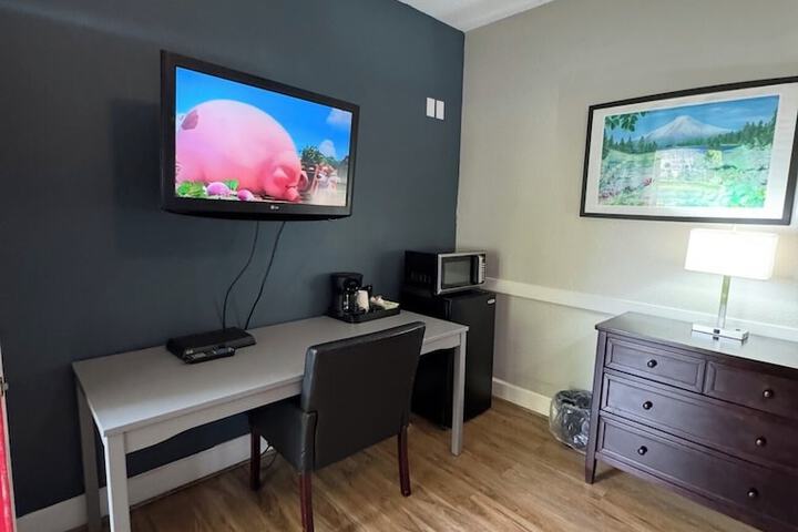 Room 12 of 18