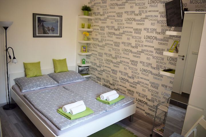 Room 4 of 28