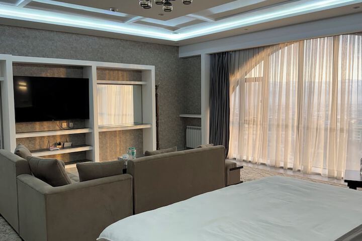 Room 27 of 68