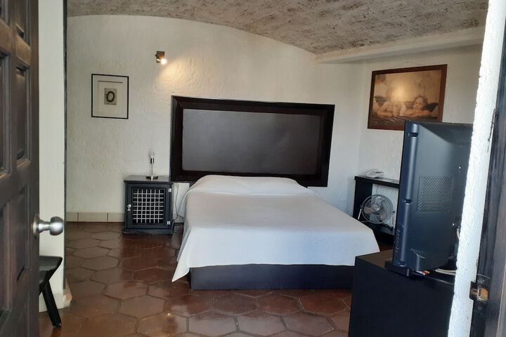 Room 24 of 66