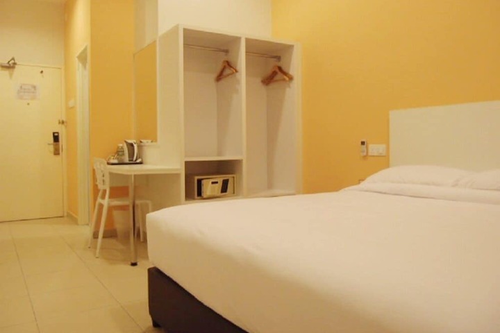 Room 10 of 38