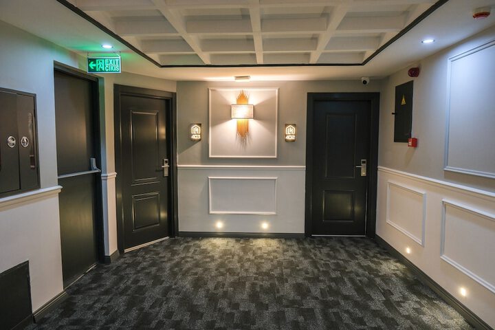 Ballroom/Hall 43 of 46