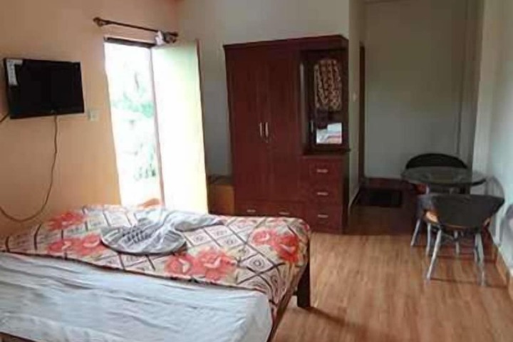 Room 6 of 33