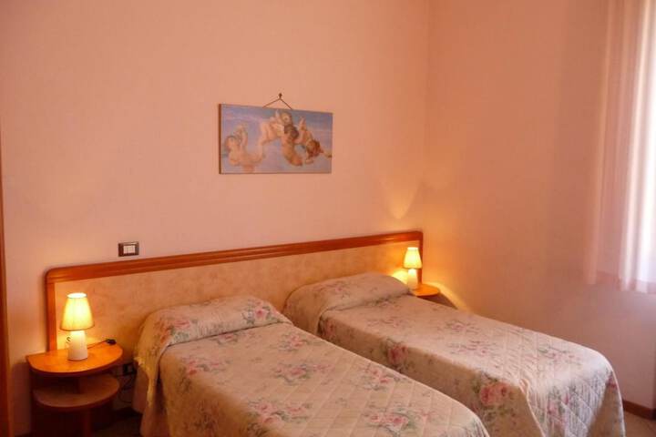 Room 12 of 43